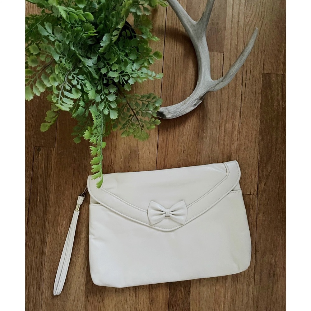 Eggshell Tone Vintage Clutch with Bow